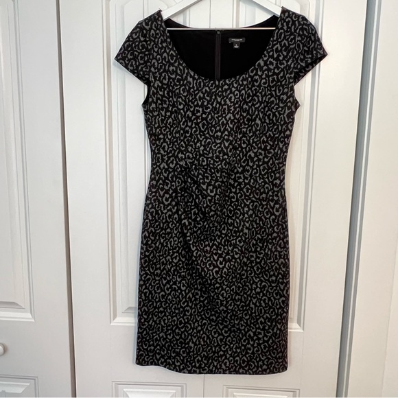 Ann Taylor Dresses & Skirts - Ann Taylor Animal Print Knit Dress Sz 6